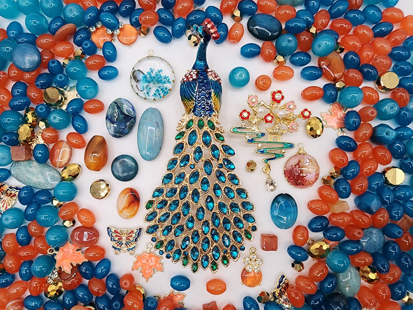 [Premium] Giant Luxury: Peacock Garden