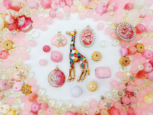 [Premium] Giant Luxury: Rosy Giraffe