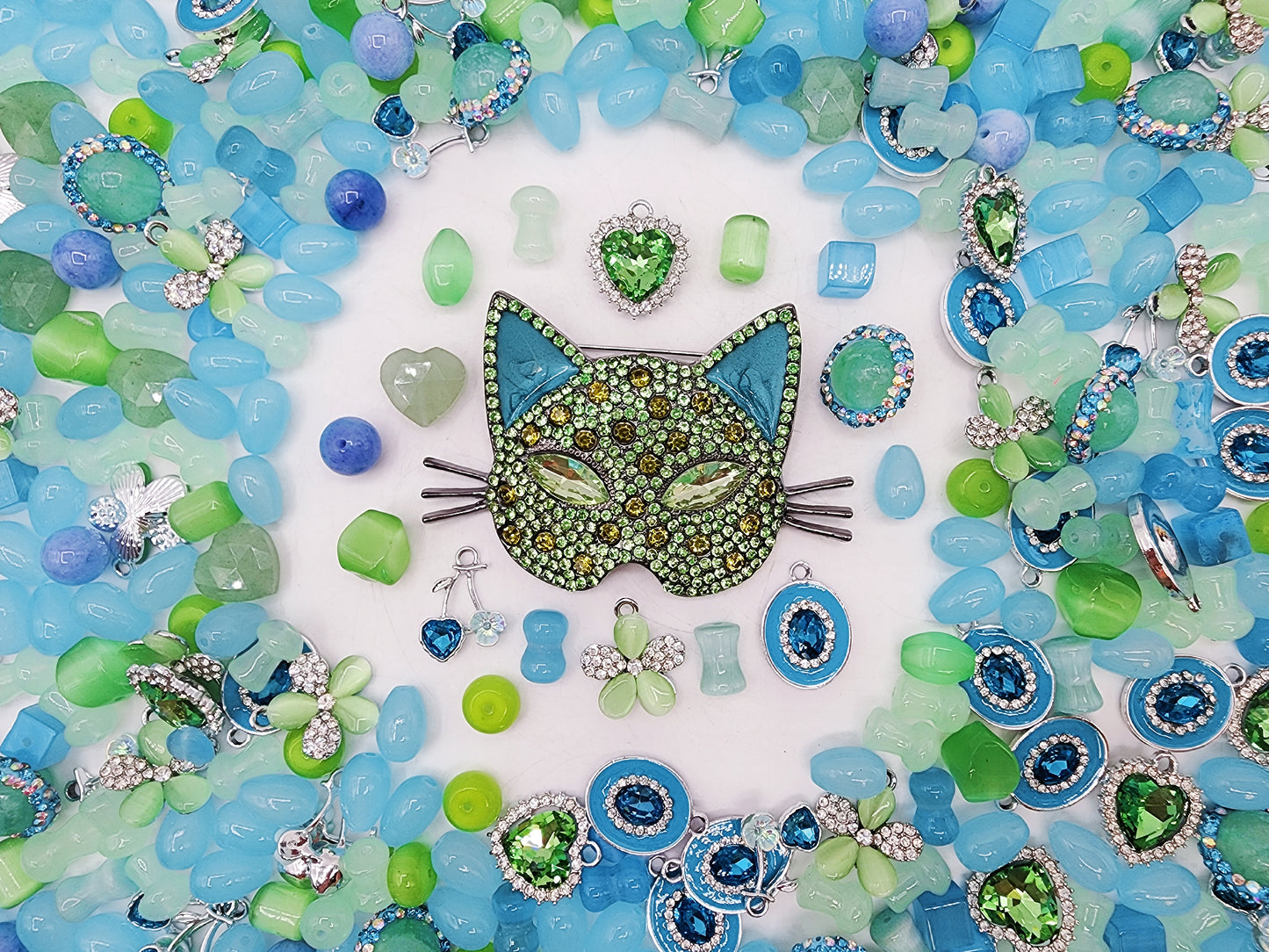 [Express] Giant Luxury: Mint Feline
