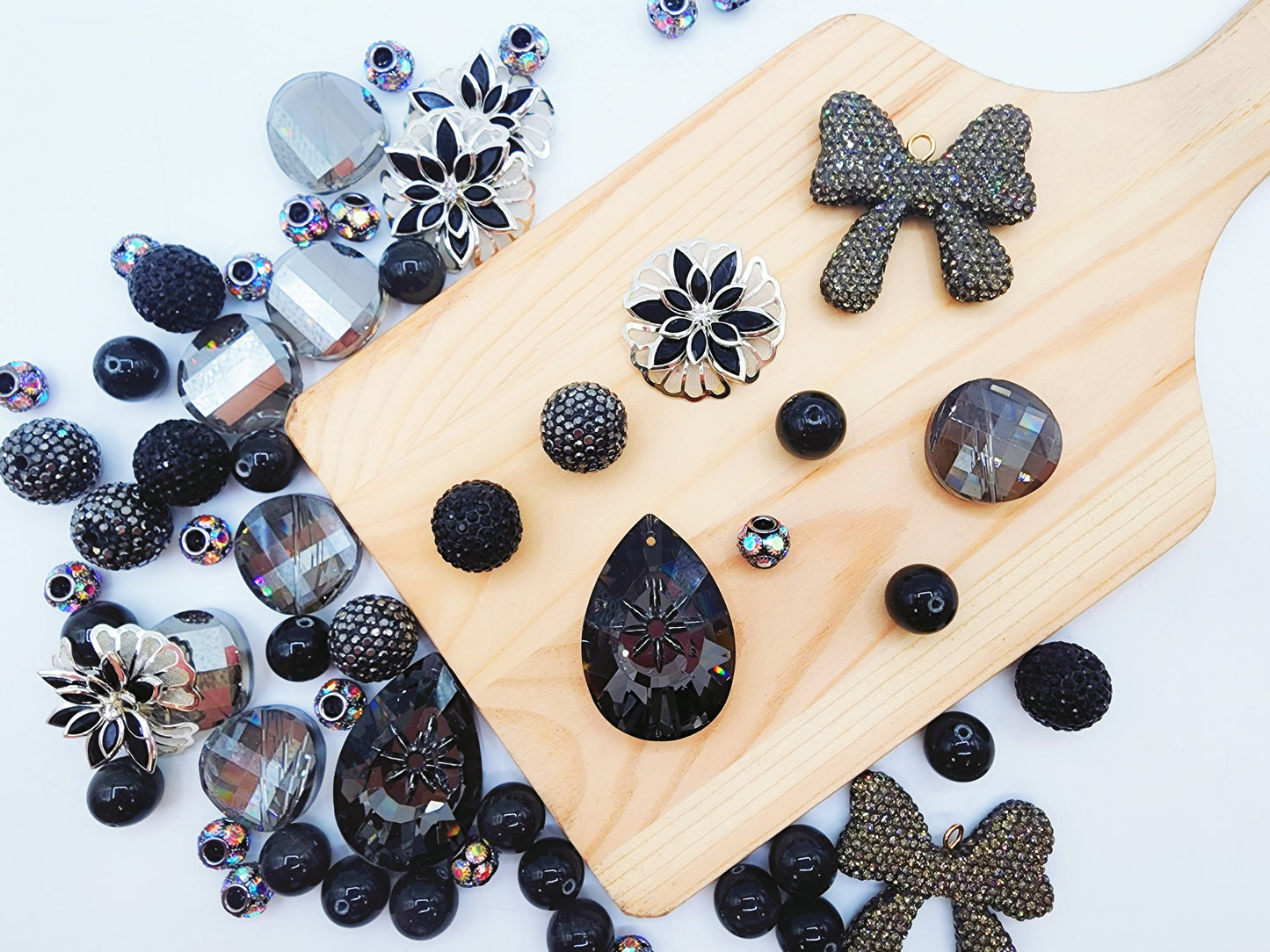 [Premium] Luxury Max: Smoky Bowtie